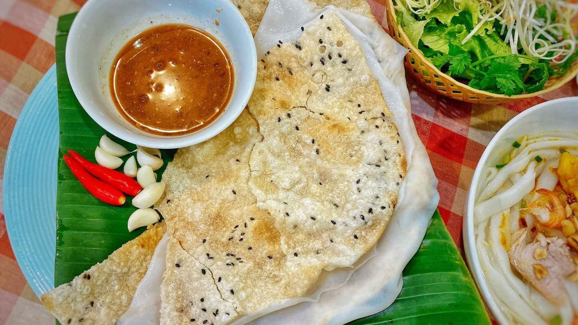 峴港拍餅的特色在於材料簡單樸實,卻在每一道工序中講究精細