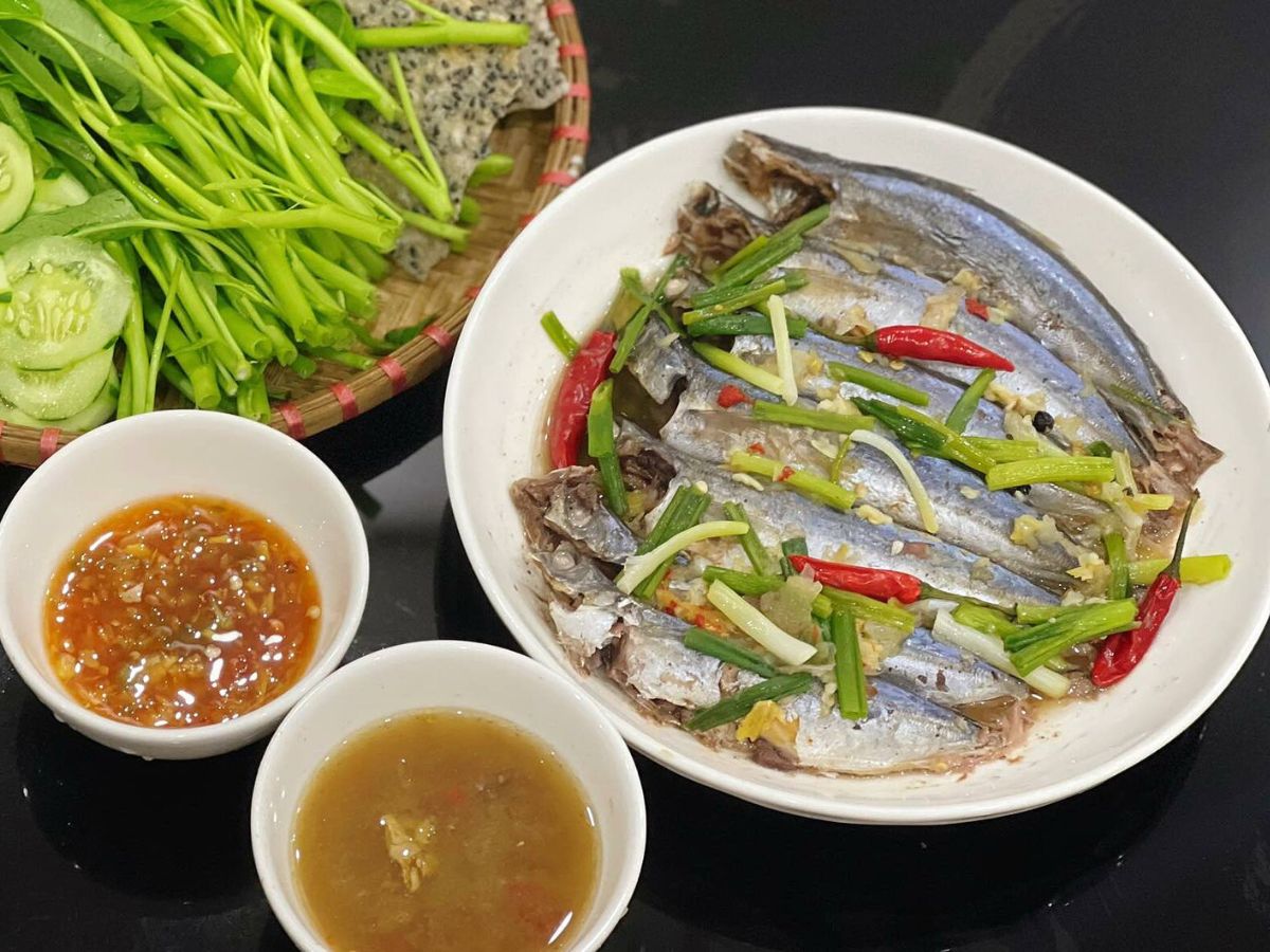 Cá nục ướp và hấp đúng cách là bí quyết giúp món ăn trở nên ngon miệng và hấp dẫn