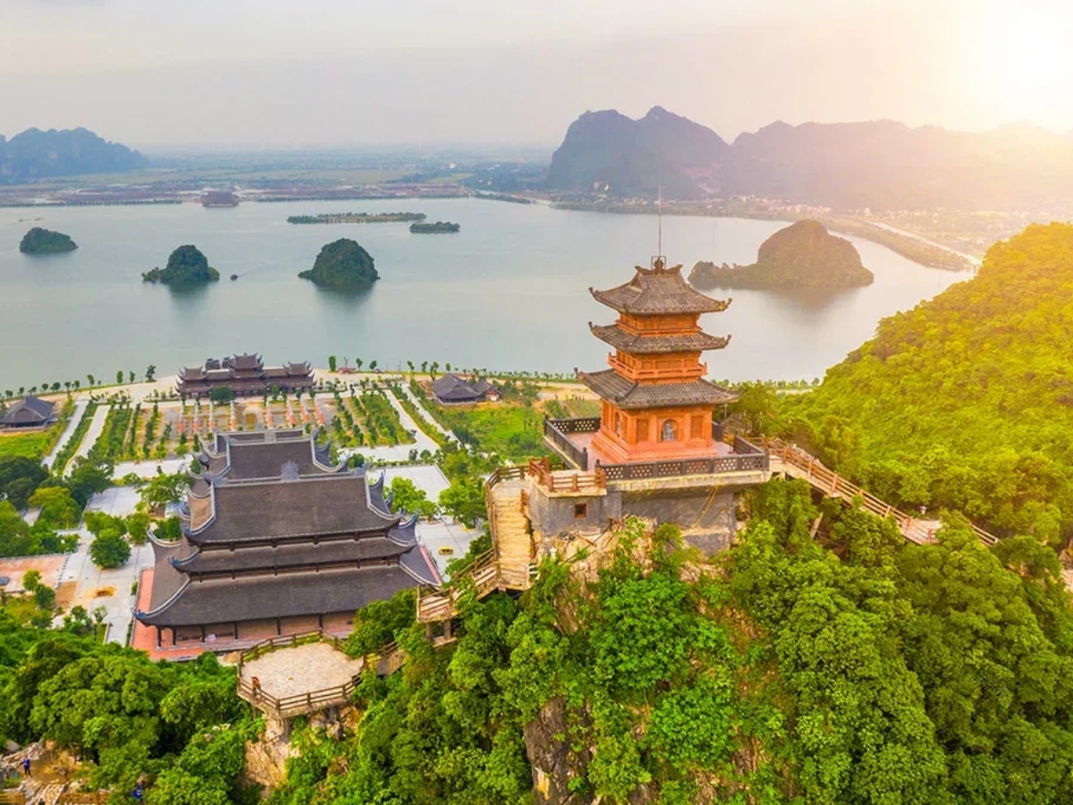 Chùa Tam Chúc - Điểm du lịch tâm linh lý tưởng