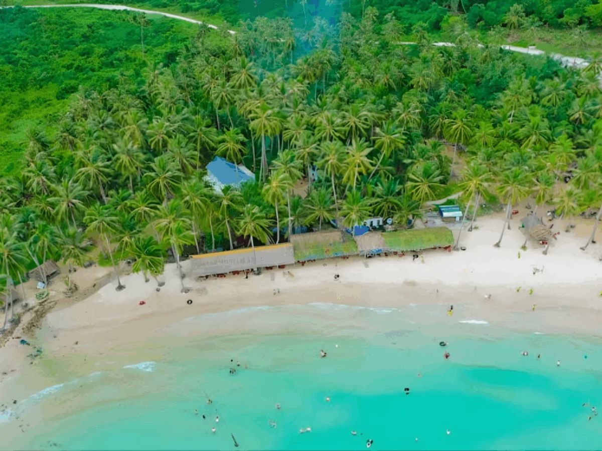 Không gian tại Bãi Cây Mến Nam Du phù hợp cho những chuyến nghỉ dưỡng nhẹ nhàng.