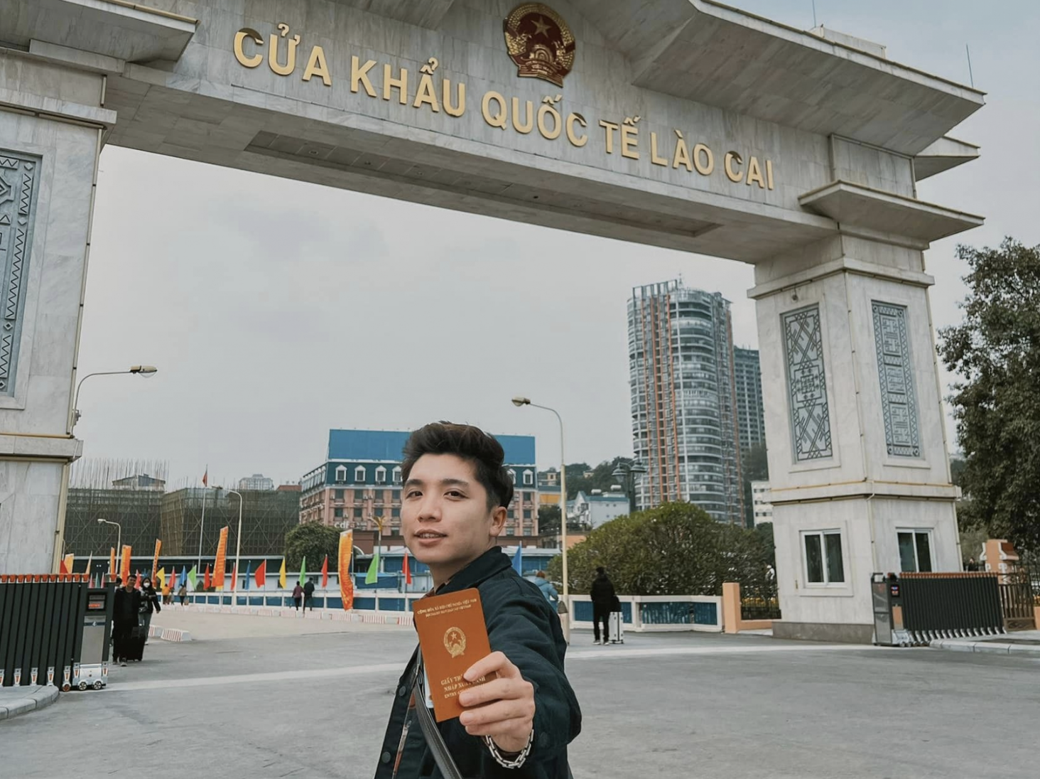 Chuẩn bị đầy đủ giấy tờ là điều cần thiết để quá trình xuất nhập cảnh diễn ra thuận lợi.