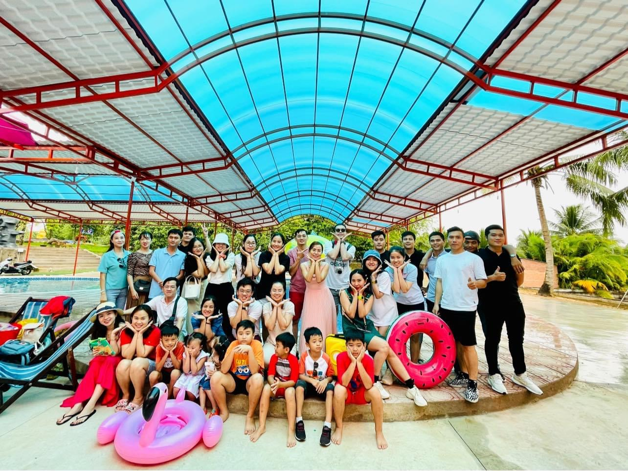 Các gia đình trải nghiệm dã ngoại tại Khu du lịch sinh thái Suối Giàu