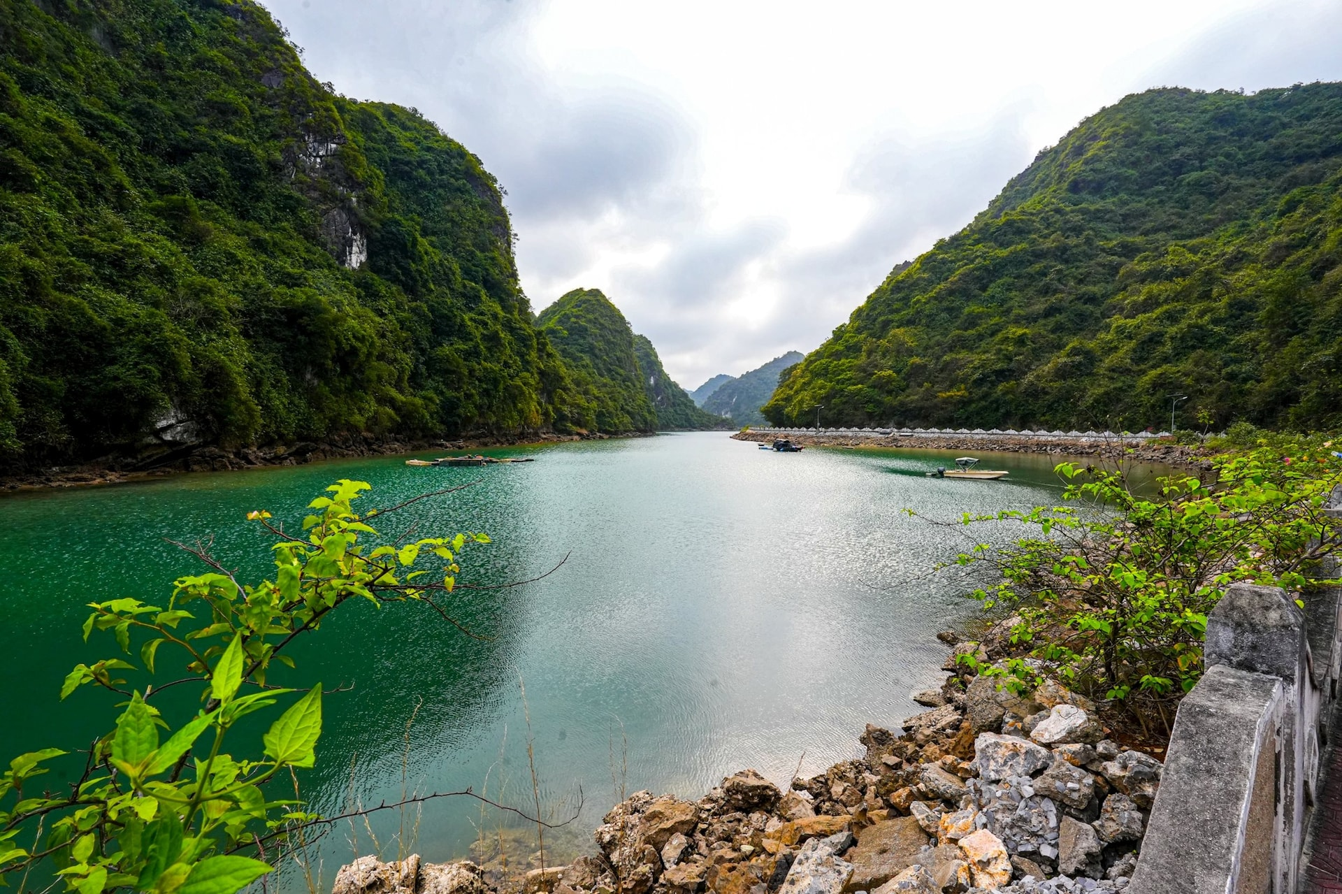 bo-bien-hoang-so-ben-thuyen-lang-chai