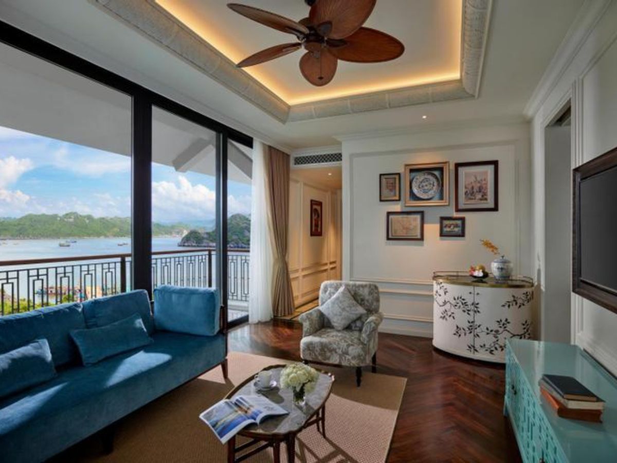 Phòng khách được tách riêng biệt so với phòng ngủ.