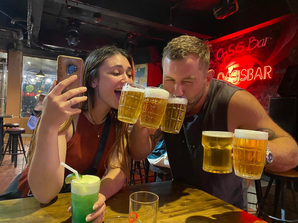 Should book a table in advance at Oasis Bar Cat Ba.