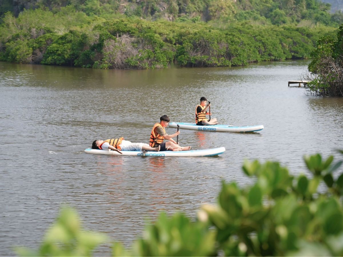 Trải nghiệm chèo SUP thú vị.