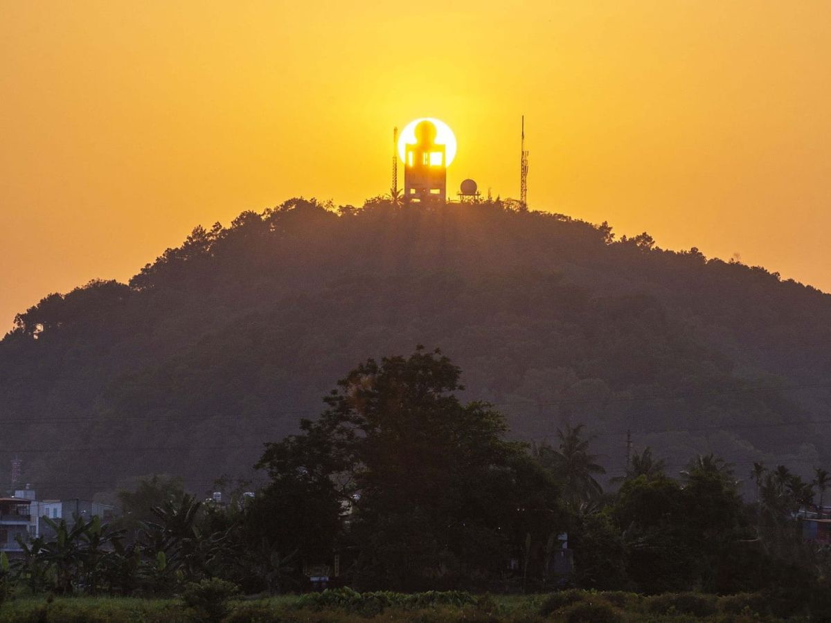 Mùa xuân là thời điểm khám phá Đồi Thiên Văn Trần Thành Ngọ, Kiến An, Hải Phòng.