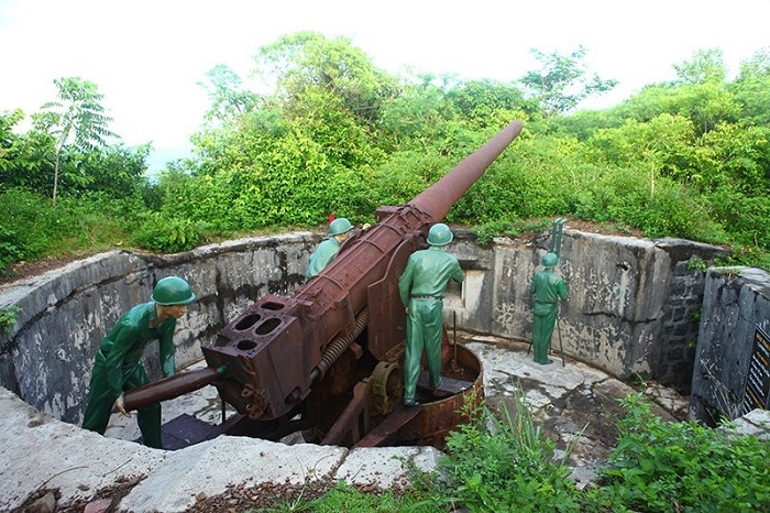 Di tích lịch sử Pháo đài Thần công trên đảo Cát Bà, chứng tích cho giai đoạn chiến tranh ác liệt của nước ta.