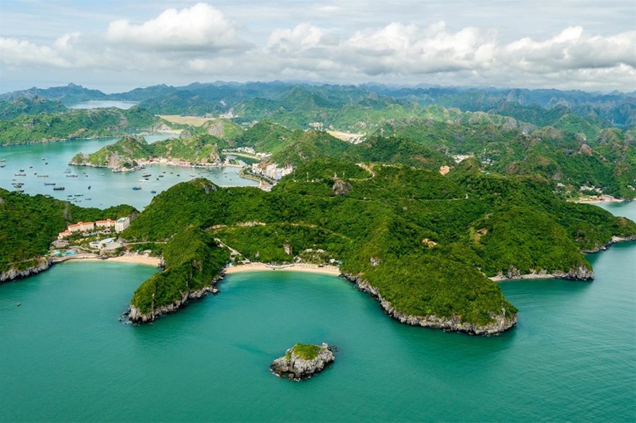 Cat Ba National Park is considered the giant green lung of the Gulf of Tonkin.