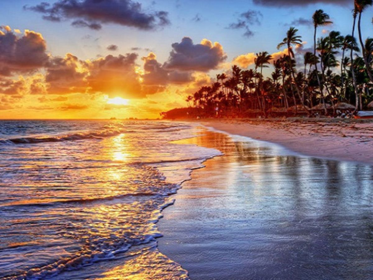 Bãi biển Đồ Sơn đẹp dưới ánh hoàng hôn thơ mộng.