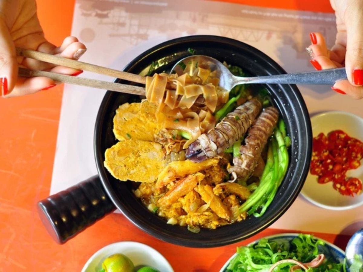 Chuẩn bị đủ nguyên liệu để tự làm bánh đa cua Hải Phòng tại nhà.