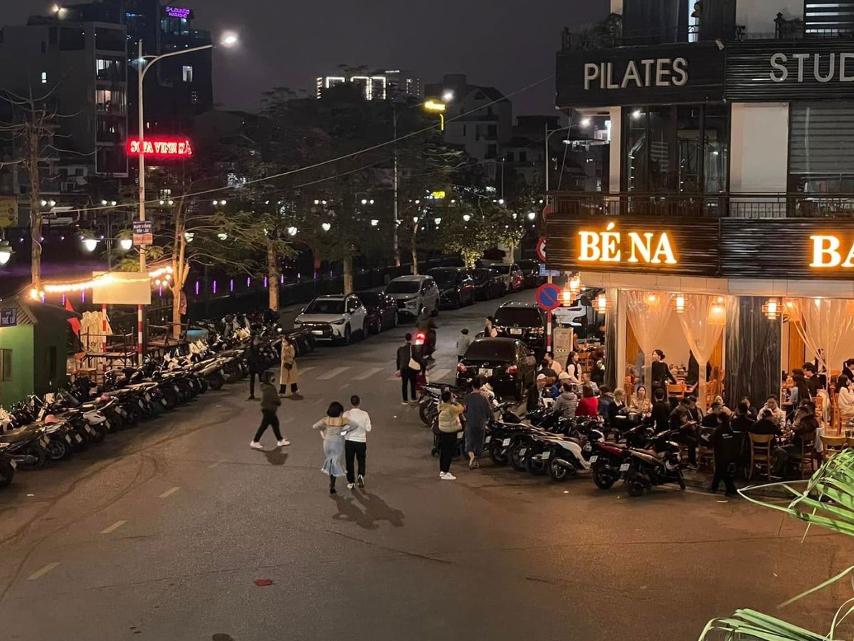 Có ý thức bảo vệ môi trường khi đến phố đi bộ Hải Phòng.