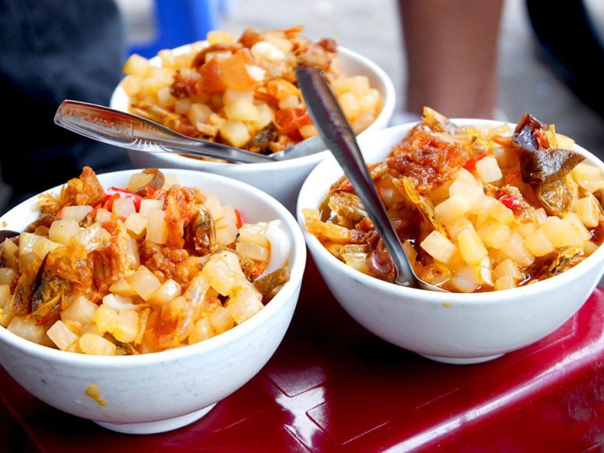 Bánh đúc tàu được nhiều du khách yêu thích.