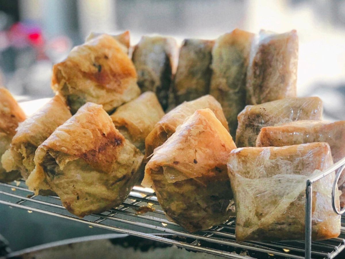 Nem cua bể có nhân đẫm đầy hải sản