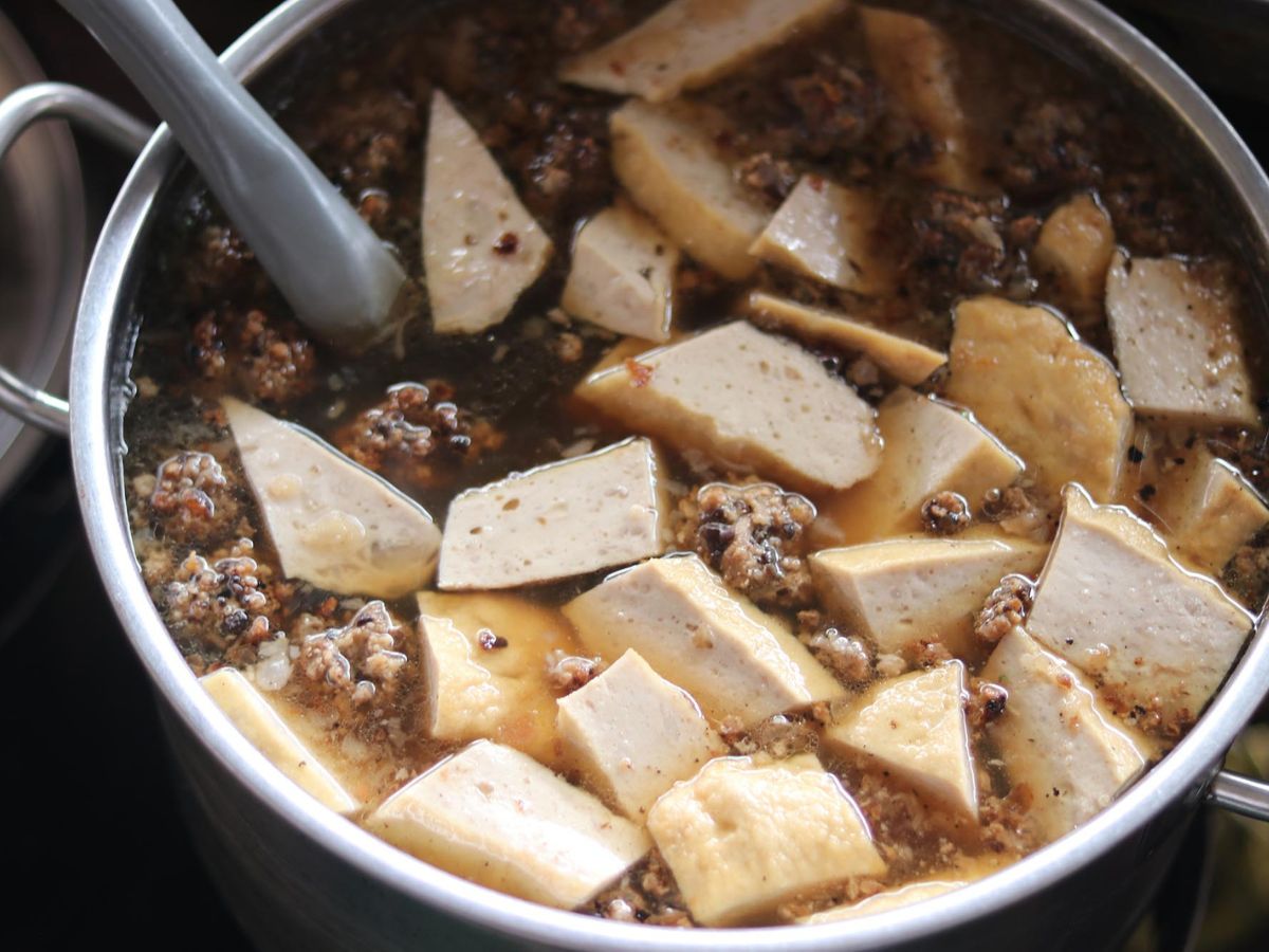 Làm nước chấm bánh bèo Hải Phòng chuẩn vị.