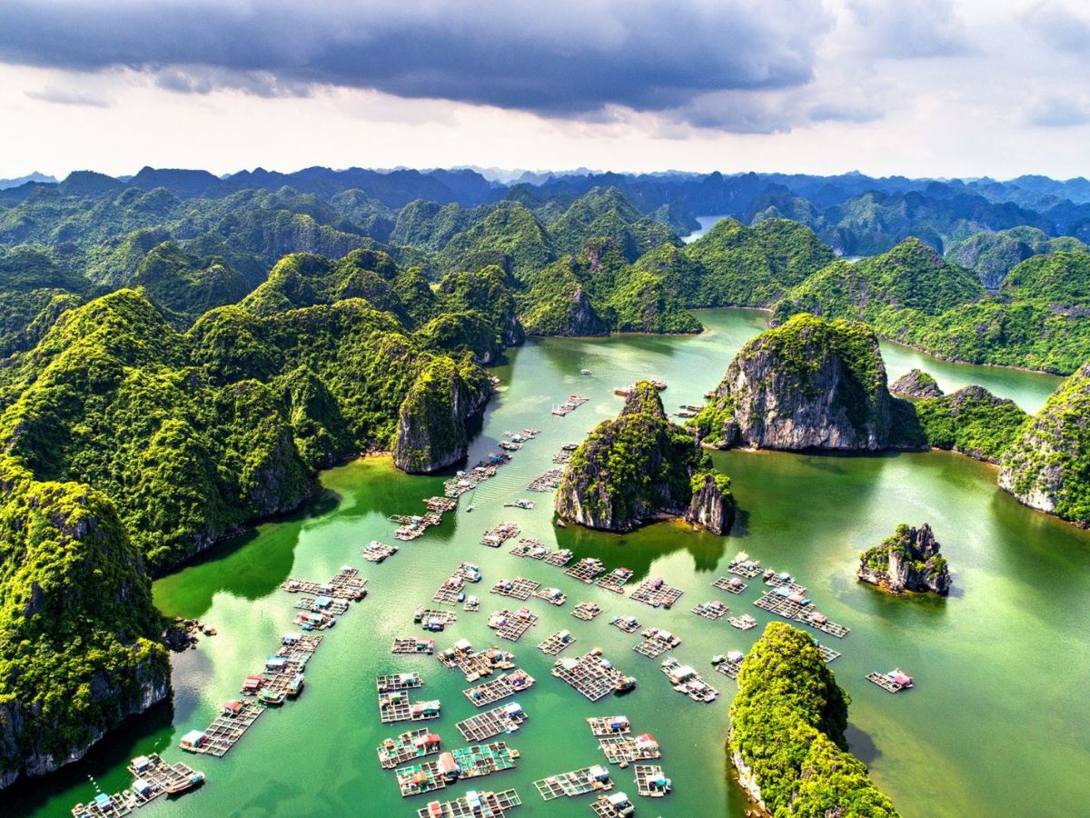 Đảo Cát Bà là điểm du lịch hấp dẫn tại Hải Phòng.