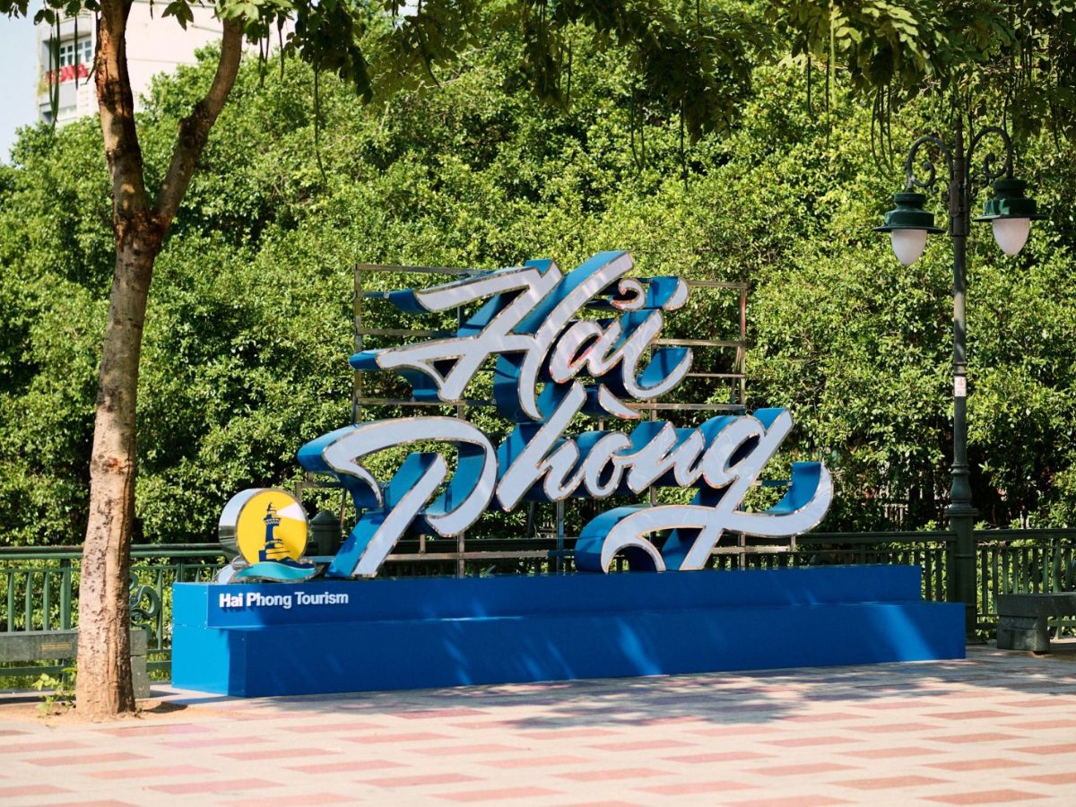 Tham quan hồ Tam Bạc (Hải Phòng) khi ghé phố cảng.