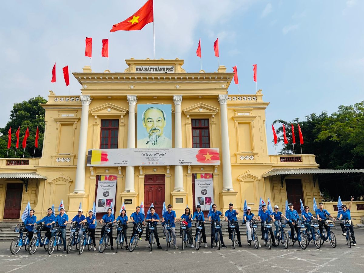 Nhà hát lớn Hải Phòng là công trình độc đáo của thành phố.