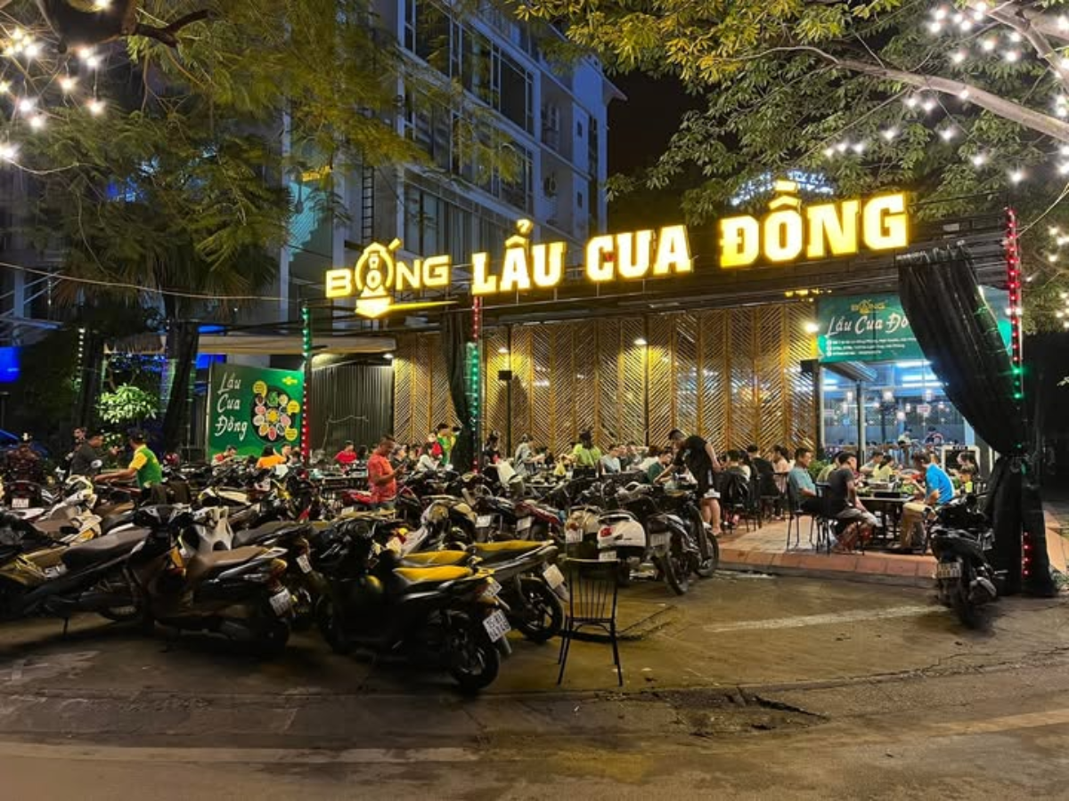 Không gian rộng rãi tại quán Bống lẩu cua Đồng.