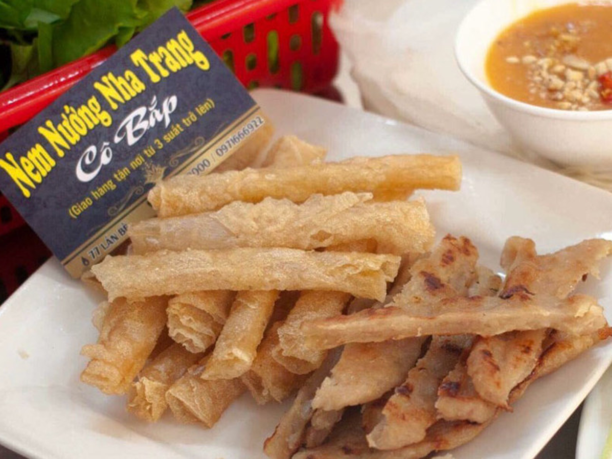 Nem nướng Nha Trang cô Bắp thơm ngon hấp dẫn.