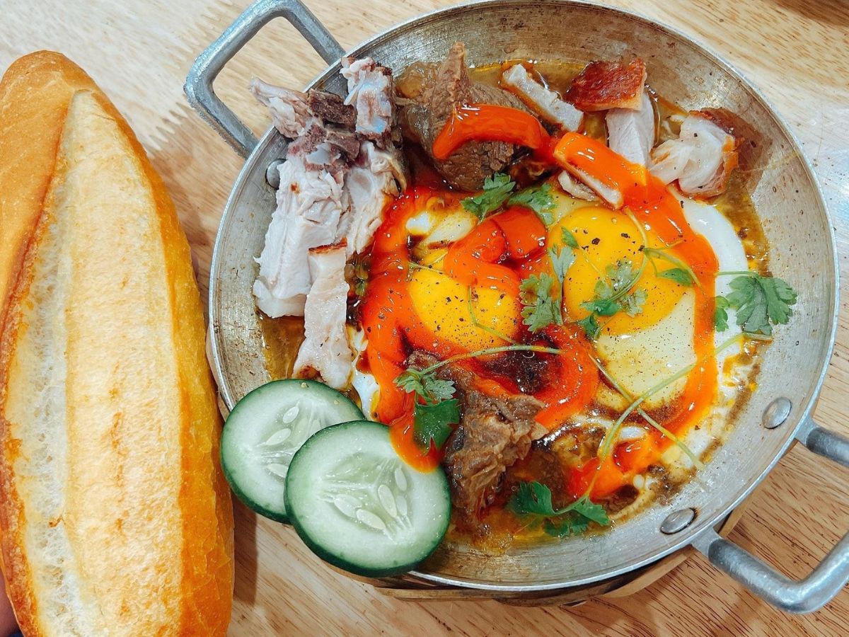 Quán bánh mỳ chảo Kỳ Đồng nổi tiếng được lòng thực khách.