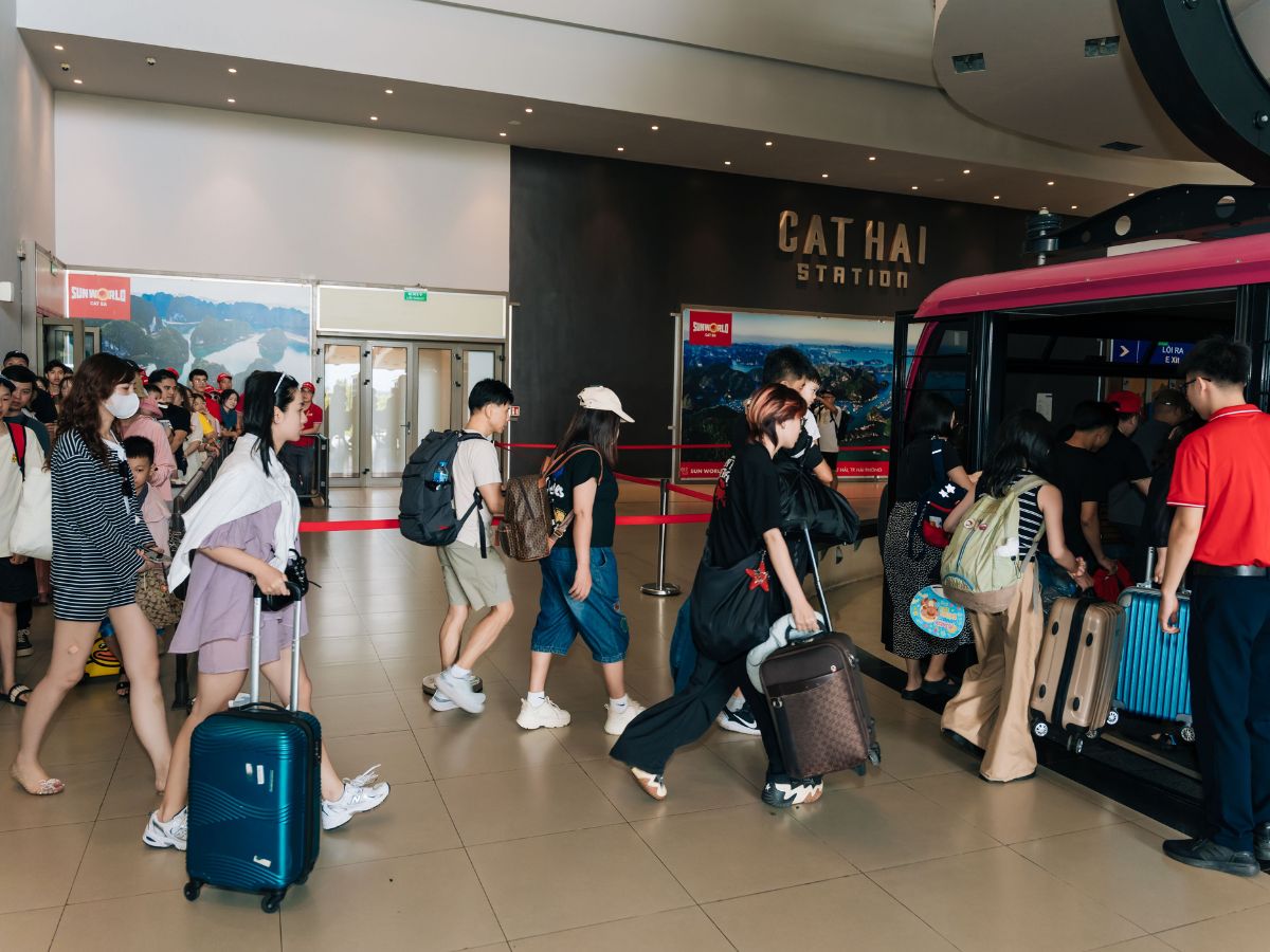 Tuyến cáp treo kỷ lục mang đến trải nghiệm di chuyển tiện lợi.