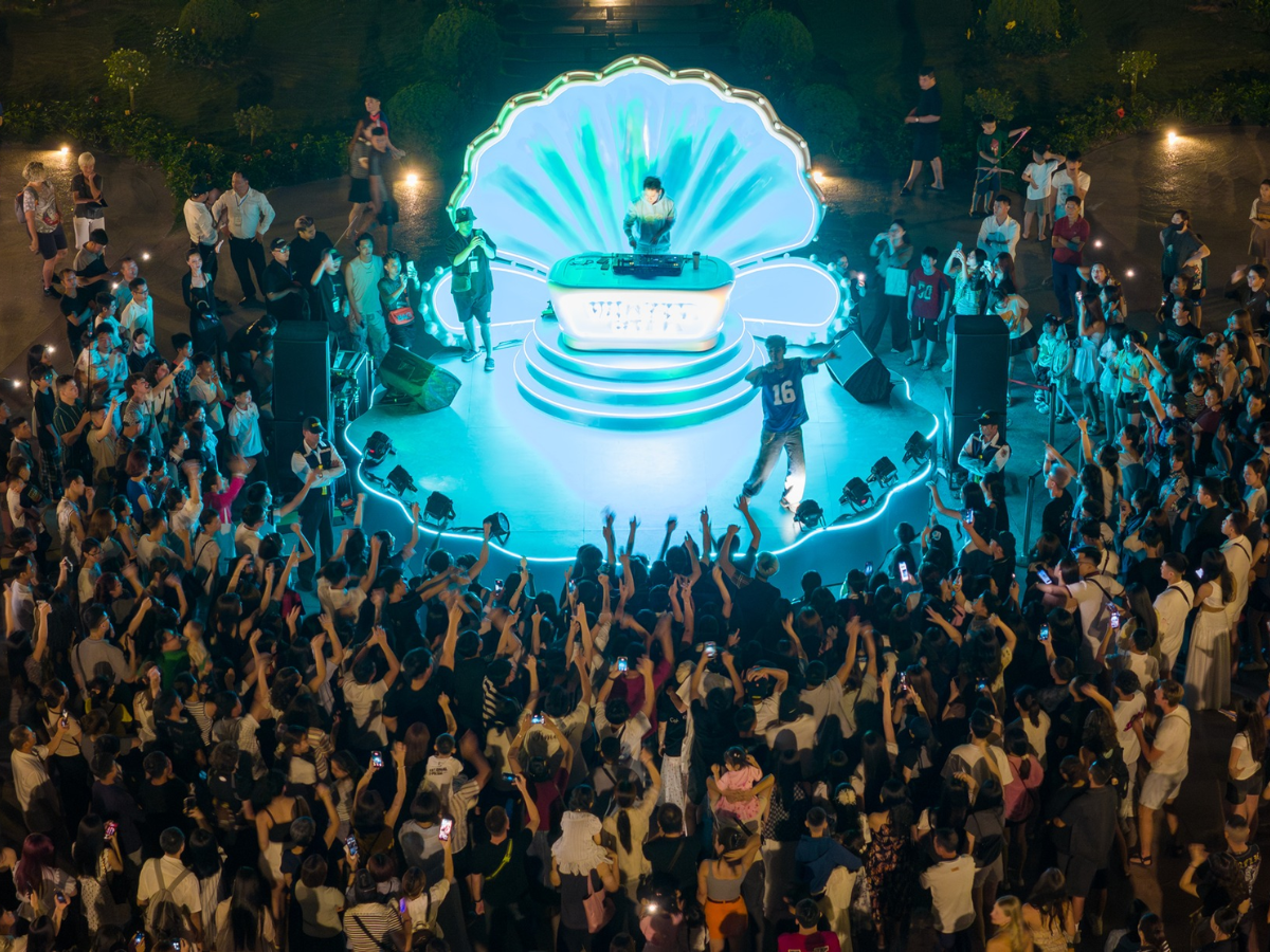 VUI-Fest Cát Bà là tổ hợp lễ hội, ẩm thực và giải trí ven biển nằm tại trung tâm đảo Cát Bà.