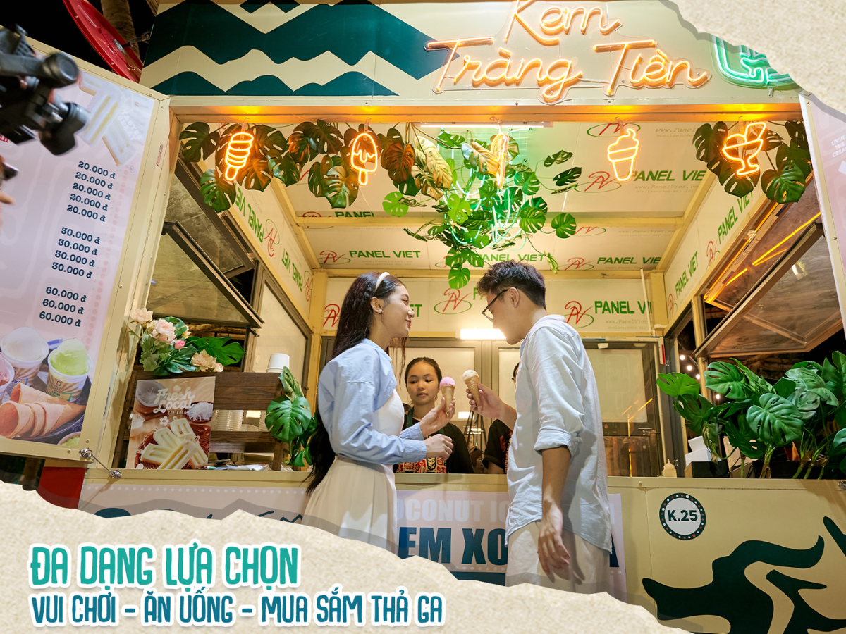 Du khách có thể dạo quanh khu chợ đêm với gần 150 kiosk ẩm thực đa dạng, từ hải sản nướng, xiên que, đồ ăn vặt cho đến các món Âu Á hiện đại.