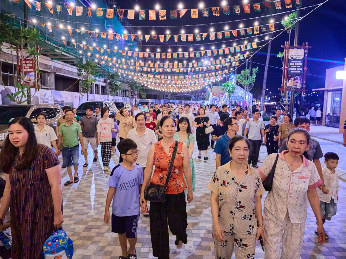 Không gian được quy hoạch rộng rãi với các tuyến phố đi bộ thuận tiện giúp người lớn tuổi, trẻ nhỏ và các nhóm gia đình dễ dàng di chuyển.