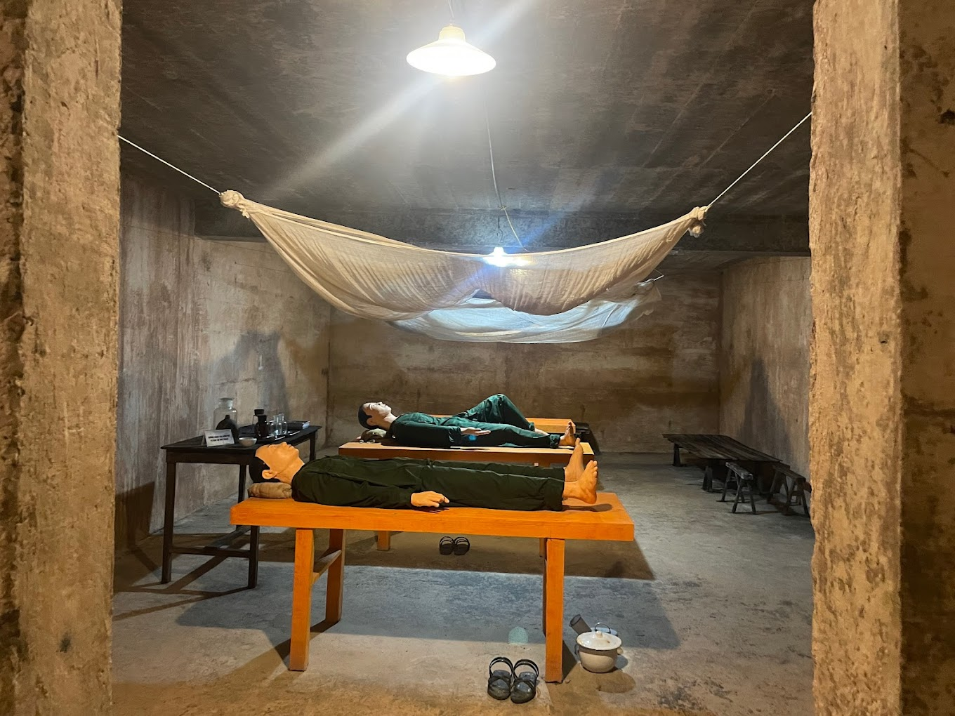 Hệ thống phòng chức năng trong Hang Quân Y là minh chứng cho sự anh dũng quân dân ta trong những năm tháng kháng chiến.