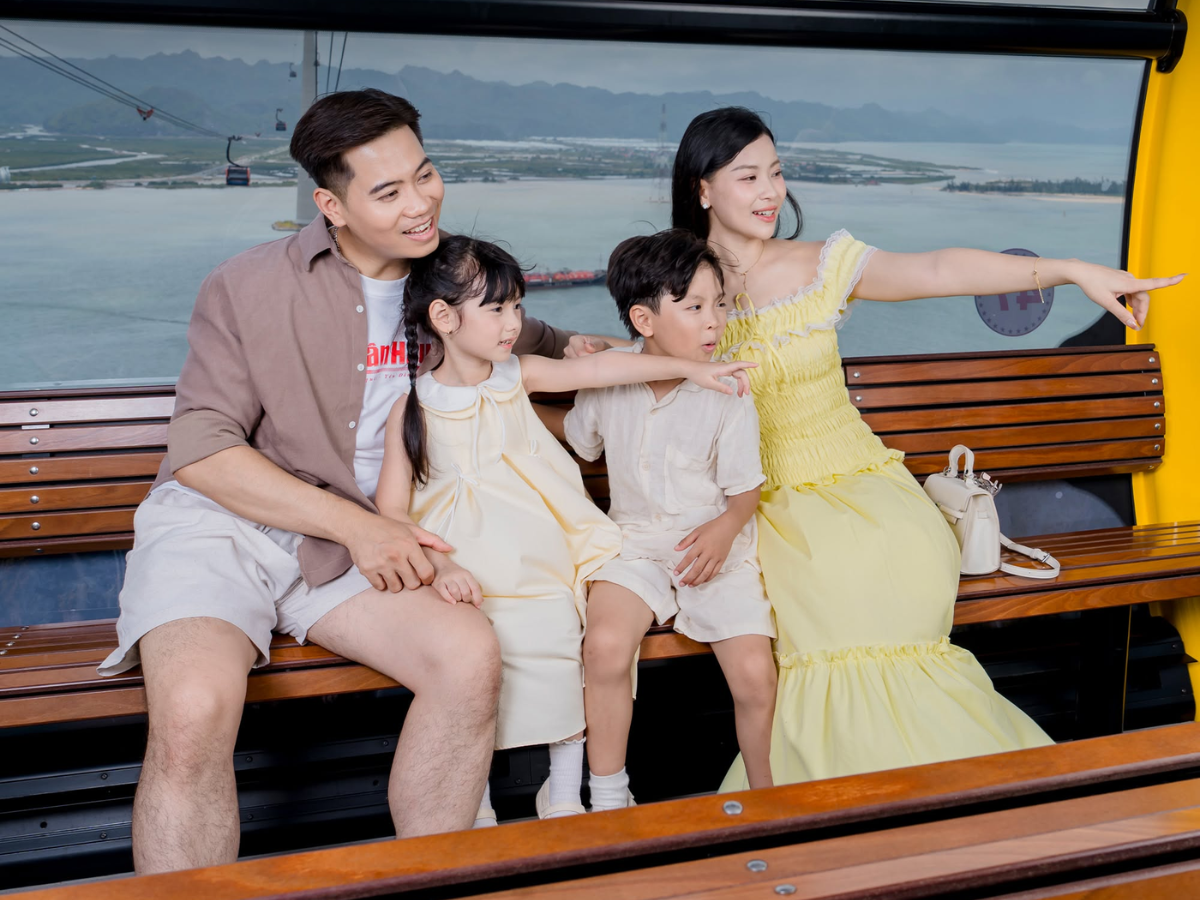 Tuyến cáp treo mở ra góc nhìn toàn cảnh tuyệt đẹp về vùng biển đảo Cát Bà.