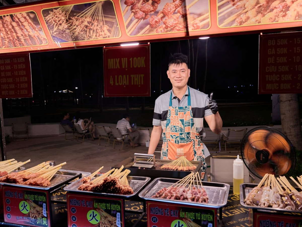 Khám phá thiên đường ăn khuya với nhiều món hấp dẫn như xiên nướng.