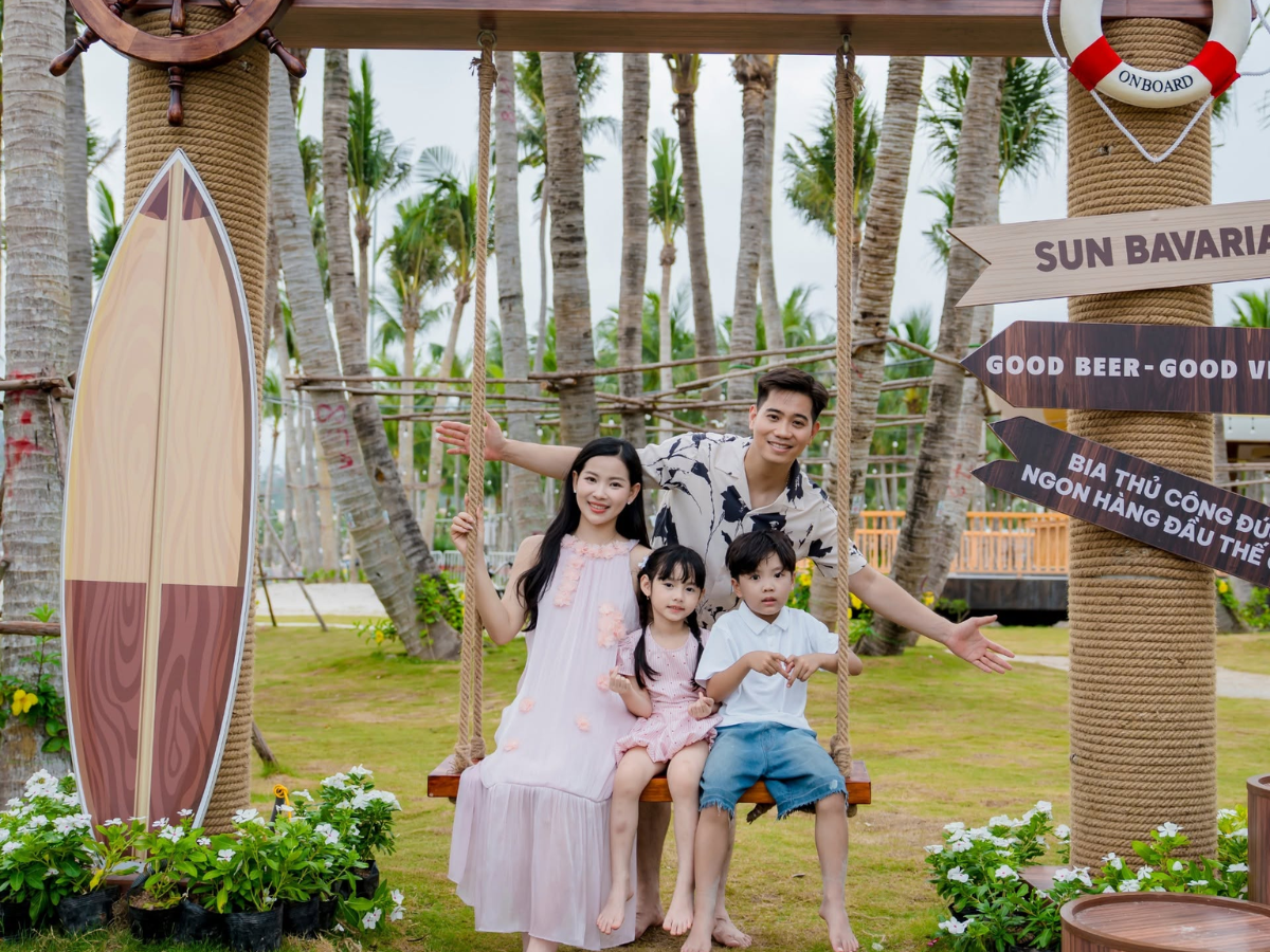 Sun Bavaria Cat Ba còn gây ấn tượng với nhiều góc "check in" mang đậm dấu ấn nghệ thuật như xích đu gỗ.