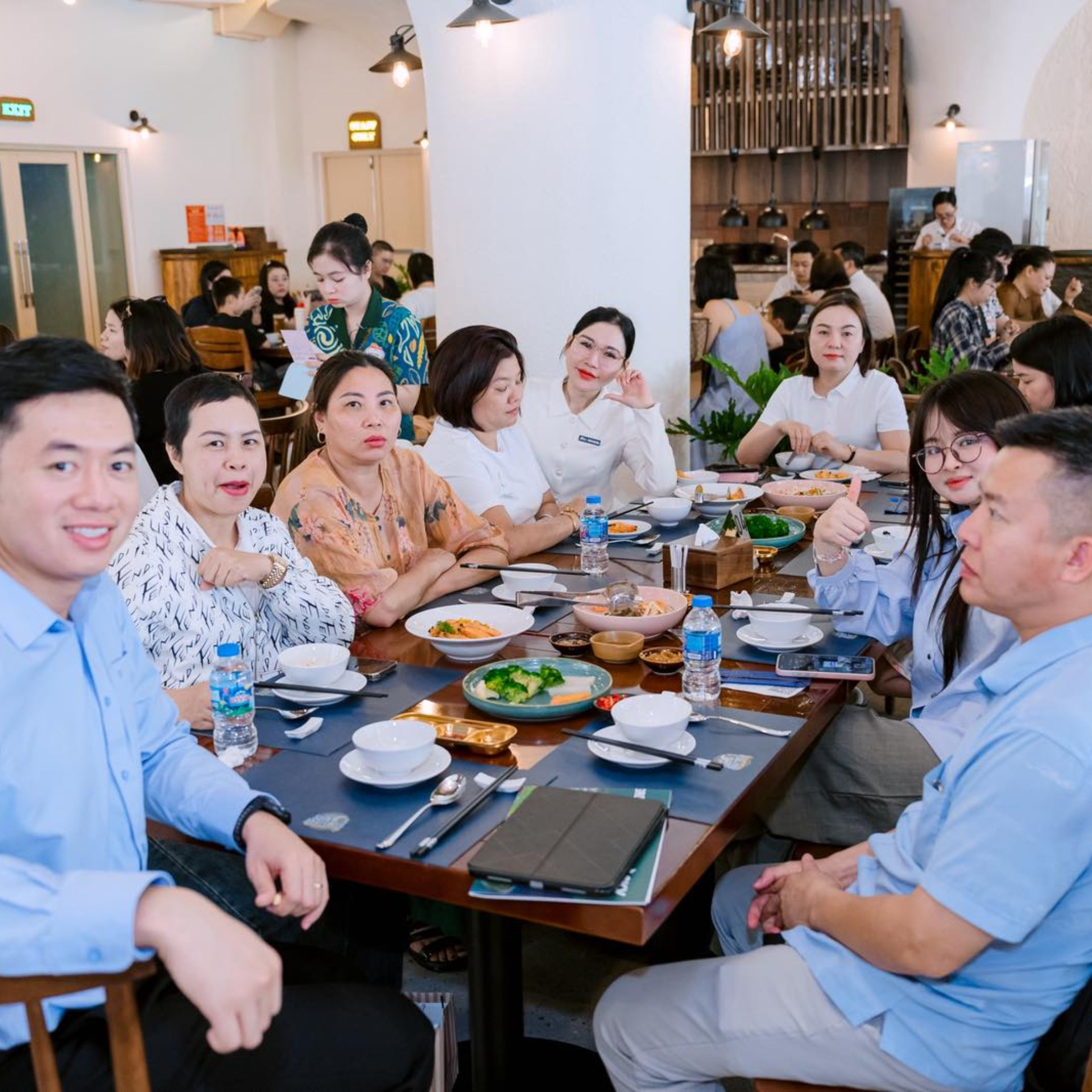 Du khách thưởng thức bữa tối ấm cúng và sang trọng tại Sun Bravia Cat Ba.