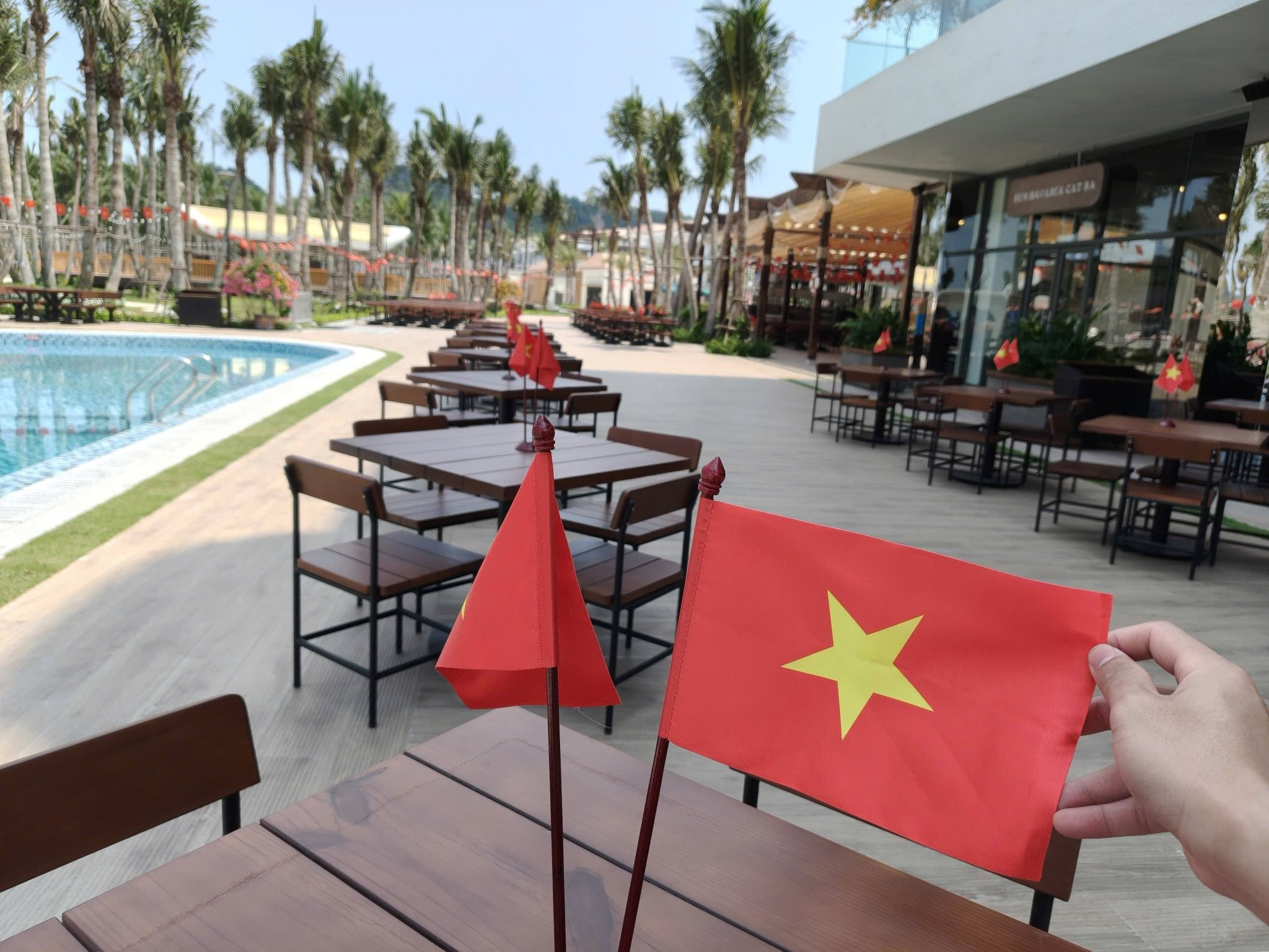 Khu vực sát biển là vị trí lý tưởng để ngắm biển đêm và thưởng thức pháo hoa.