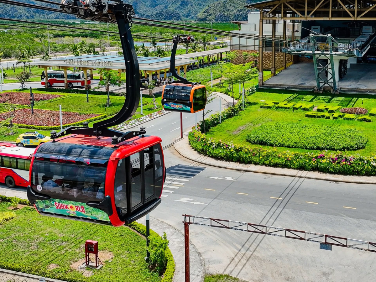 Lựa chọn cáp treo Sun World Cat Ba để sang đảo nhanh chóng.