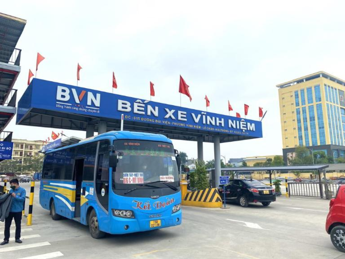 Bến xe Vĩnh Niệm tấp nập phương tiện ra vào