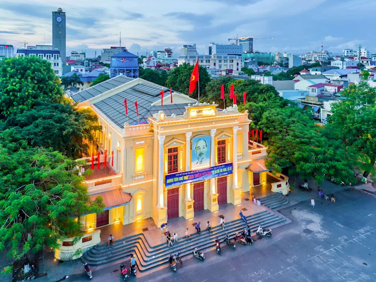Tham quan nhà hát lớn Hải Phòng