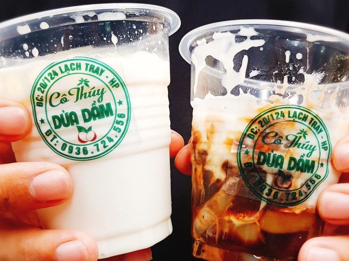 Món chè dừa dầm mát lành nổi tiếng đất cảng trong hành trình foodtour Hải Phòng