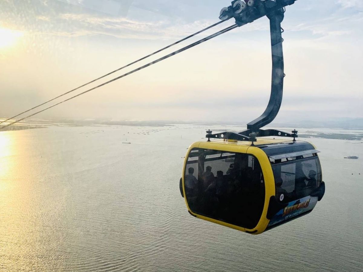 Trải nghiệm cáp treo Sun World Cat Ba ngắm Vịnh Lan Hạ hùng vĩ