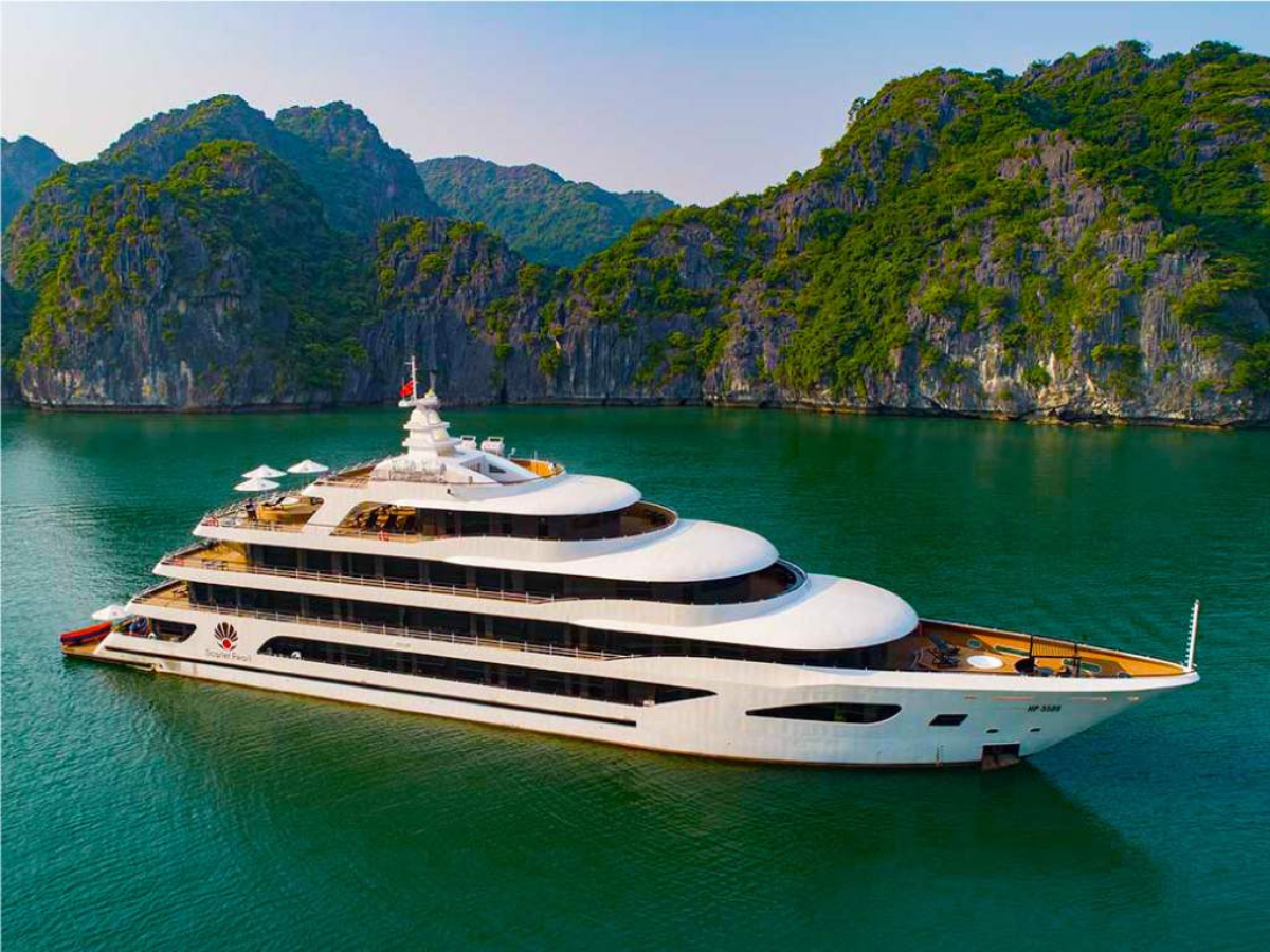 Du khách đi du thuyền ngắm Vịnh Lan Hạ đẹp nhất từ tháng 4 đến tháng 10