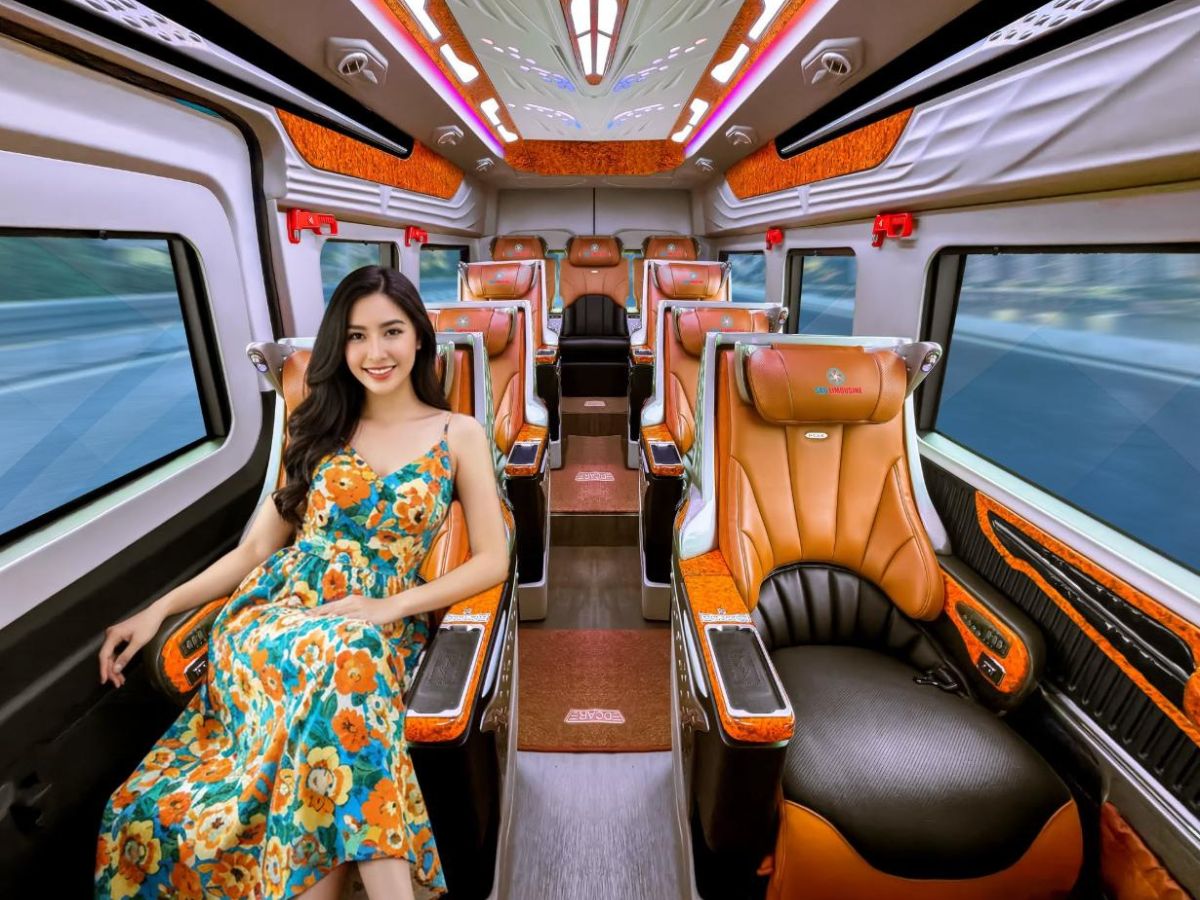 Limousine mang đến không gian di chuyển thoải mái, tiện nghi