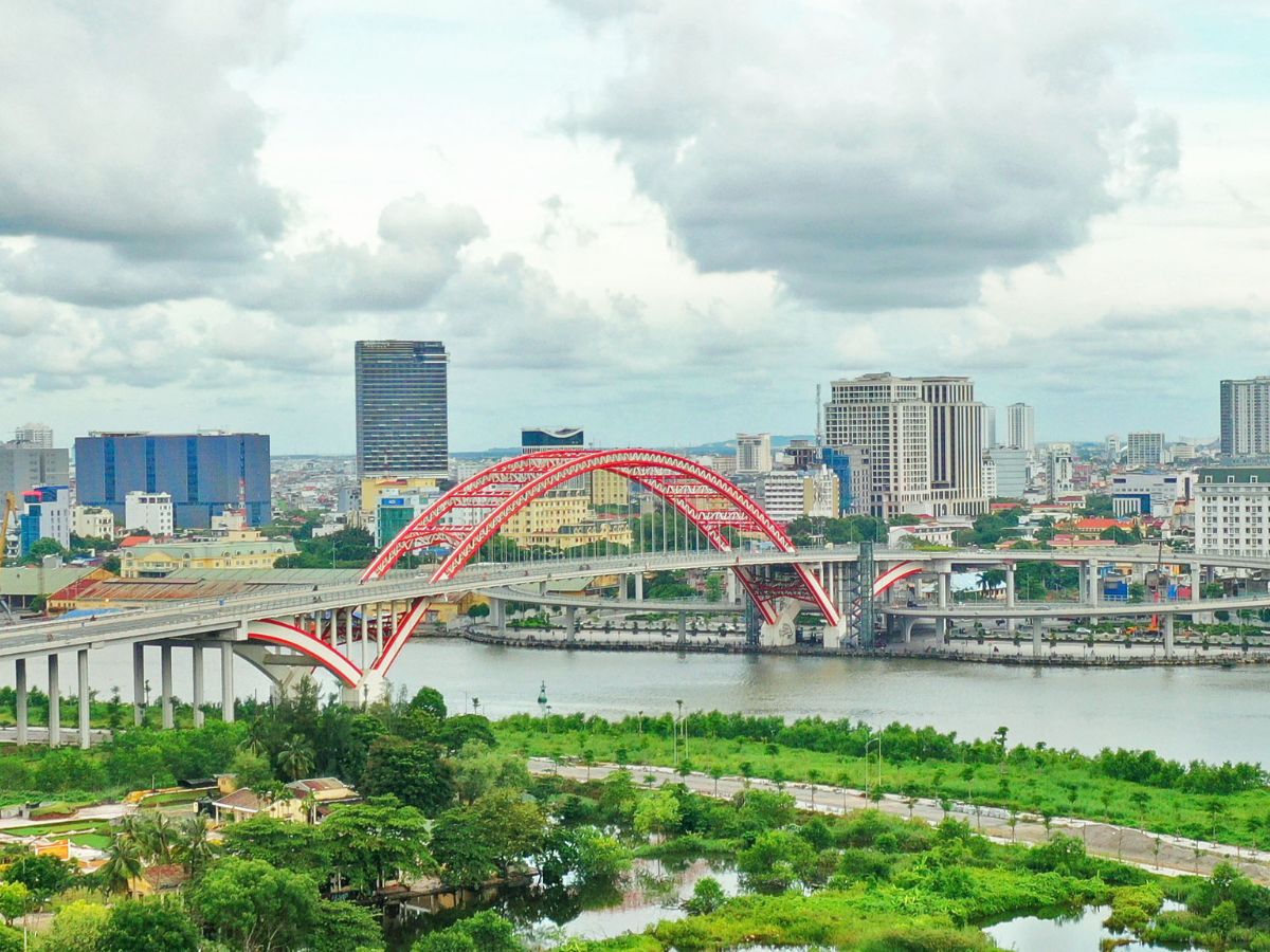 Cầu Hoàng Văn Thụ là điểm check-in được giới trẻ và du khách yêu thích