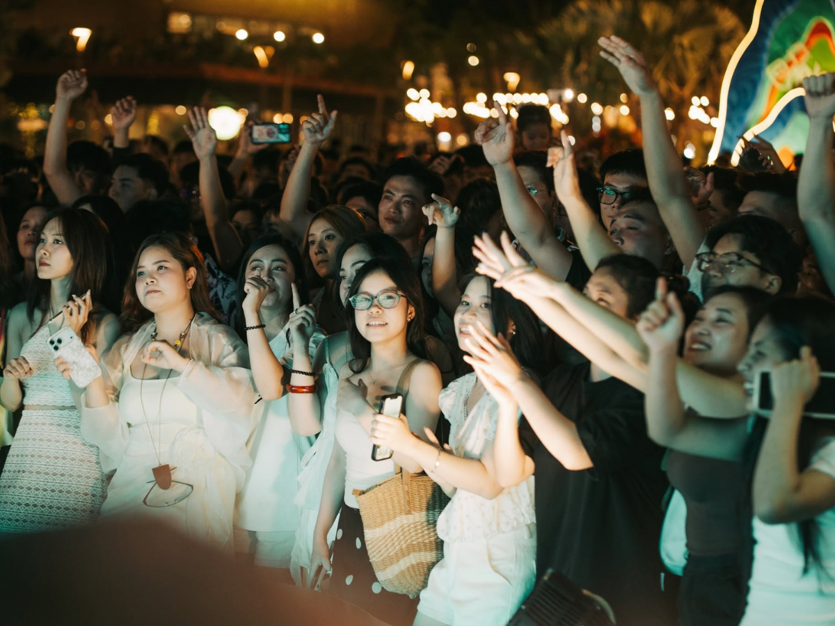 Du khách không nên bỏ lỡ VUI-Fest Cat Ba, phố lễ hội ven biển quy tụ hàng loạt hoạt động giải trí, ẩm thực và nghệ thuật