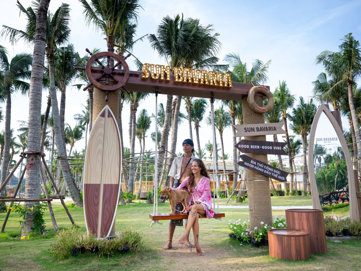 Do các hoạt động diễn ra ngoài trời và kéo dài trong nhiều giờ, bạn nên lựa chọn trang phục thoải mái, chất liệu thoáng mát