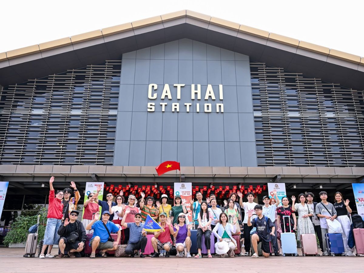 Đại gia đình check-in cáp treo Sun World Cat Ba