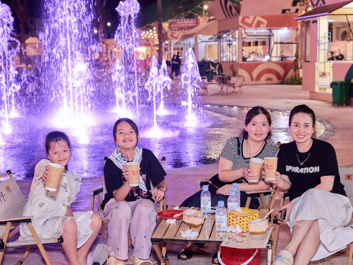 Thưởng thức ẩm thực tại chợ đêm