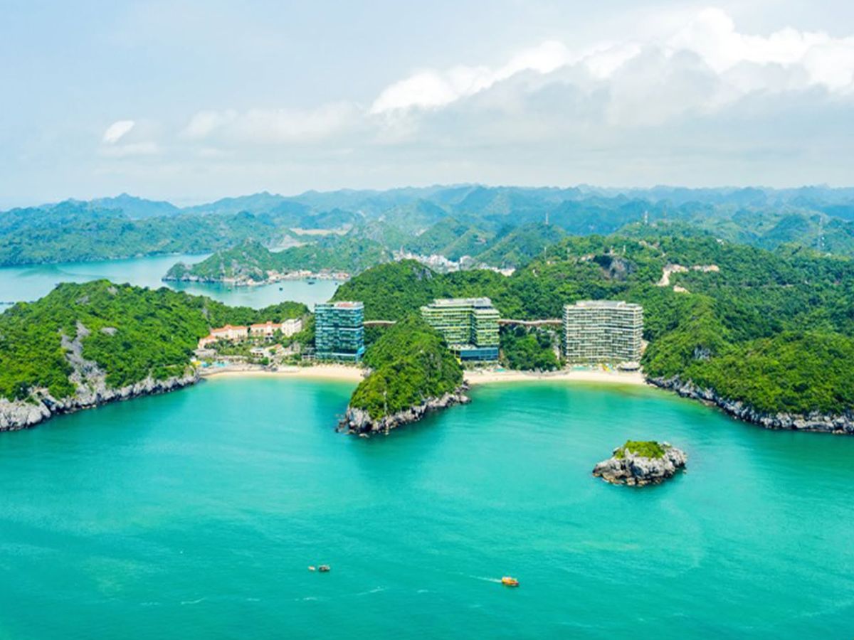 Cát Bà nổi tiếng với cảnh quan thiên nhiên và hệ sinh thái được UNESCO công nhận