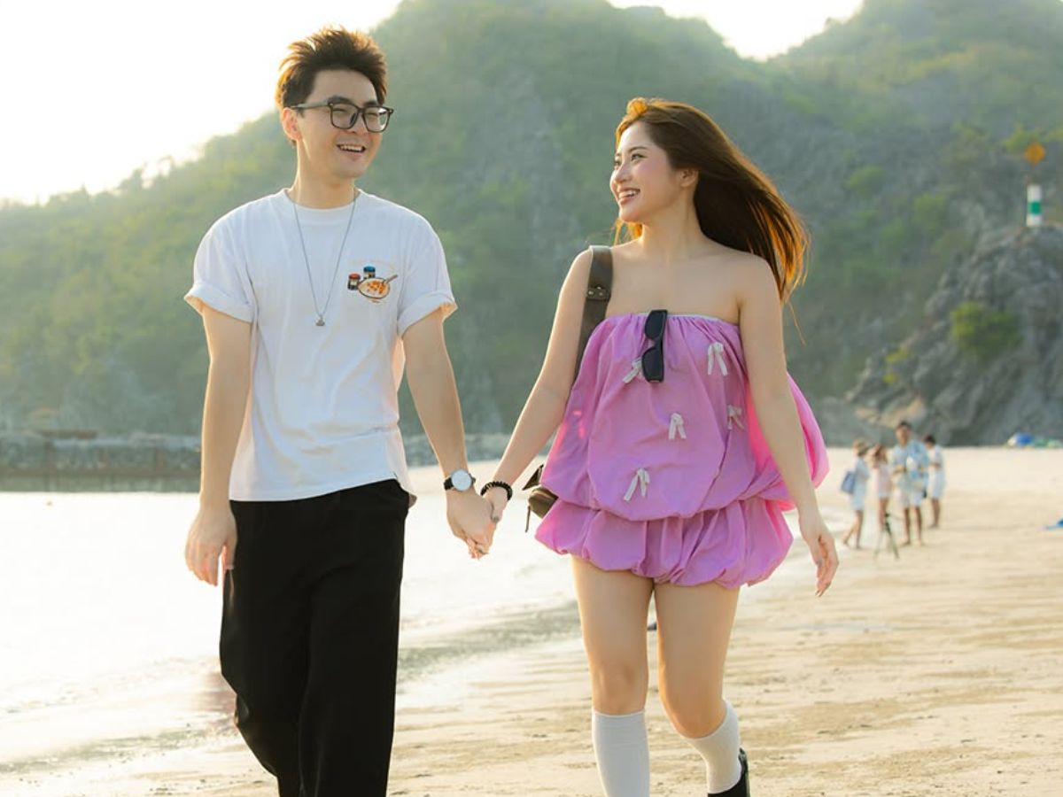 Ánh nắng cuối ngày tạo nên khung cảnh lý tưởng cho các hoạt động thư giãn trước khi bước vào chuỗi sự kiện buổi tối