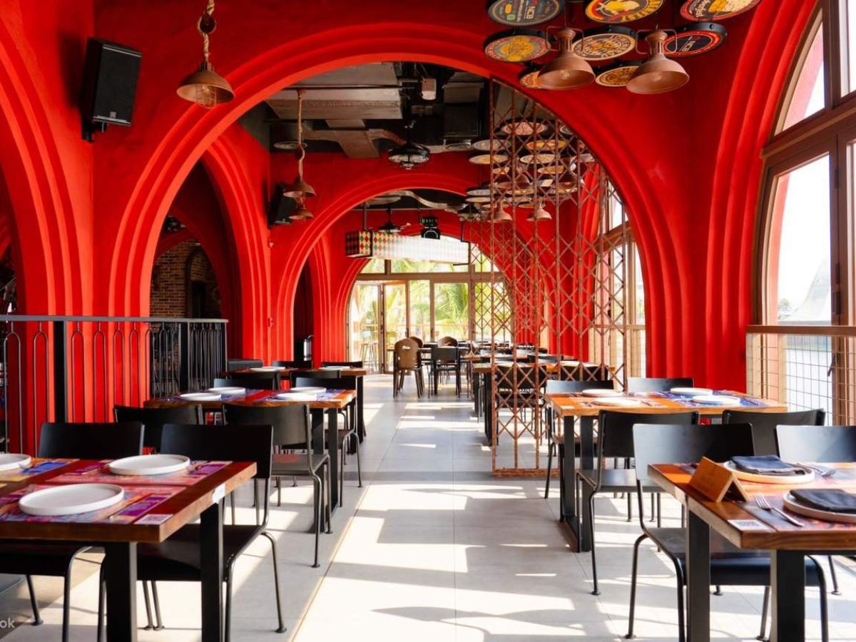 Book a table in advance during peak periods for a more enjoyable experience at Sun Bavaria